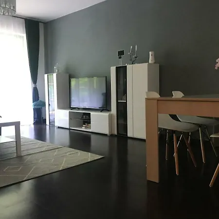 Tampa Forest View Апартаменти
